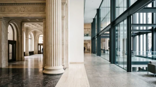 Décision stratégique entre banque traditionnelle et société de gestion indépendante pour la gestion de patrimoine